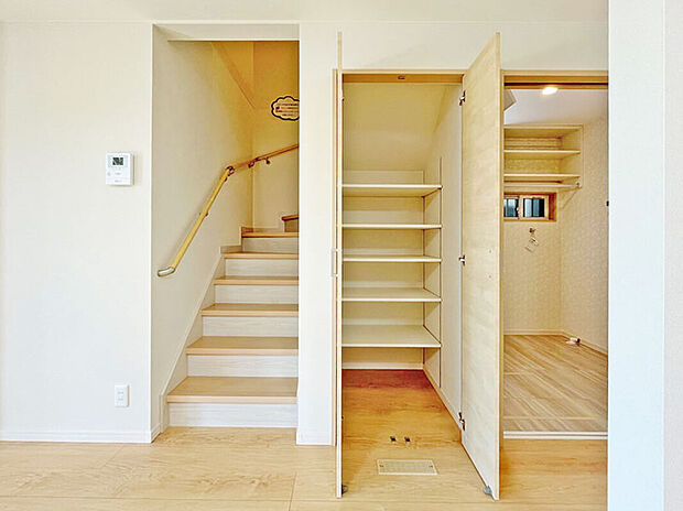 【3期2号地】階段下収納