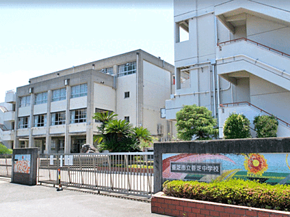 香芝中学校 750m(徒歩10分)