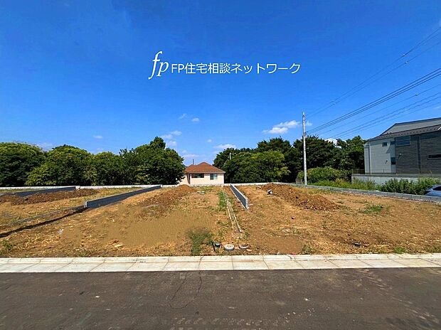 1階リビング階に水回りを集約した、使い勝手の良いスタンダード間取り。食洗機や浴室乾燥機など、家事時短の住設備が勢ぞろいです。