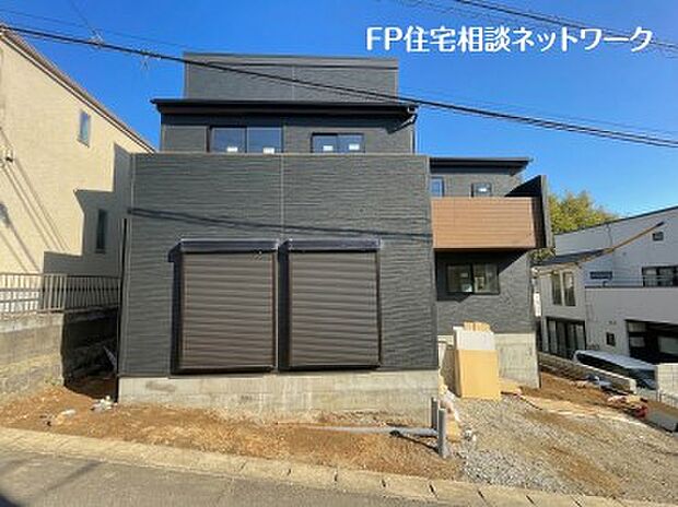 毎日のお散歩も快適な緑に恵まれた閑静な住宅地は、伸び伸びスローライフを叶えてくれます。緑の潤いを感じながらホッと生活できそう。