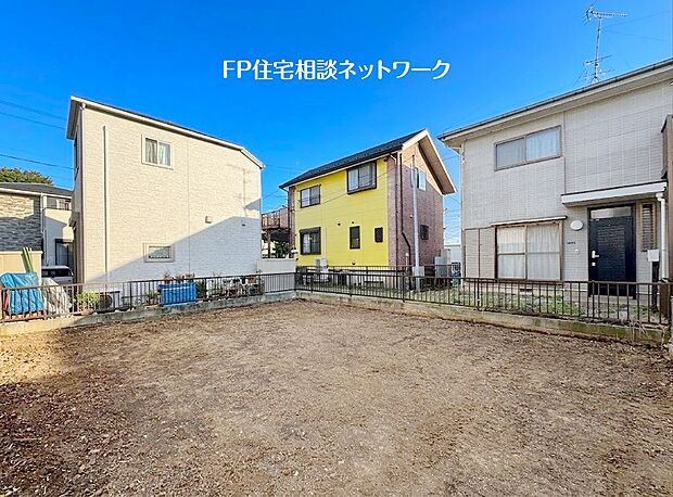 ZHE基準の2階建て住宅！人気のカウンターキッチンで解放感があり、つながるリビング部分は家族の憩いの空間に最適です。