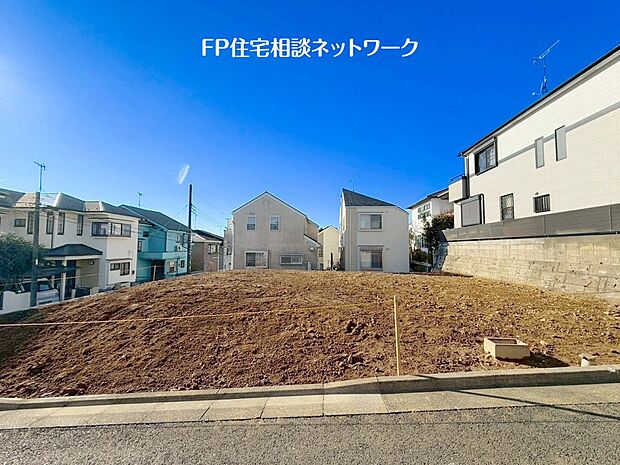 小田急線「生田」駅徒歩18分！周辺は閑静な住宅街に位置し都会の中で静かな日常を送ることが出来る住環境です。