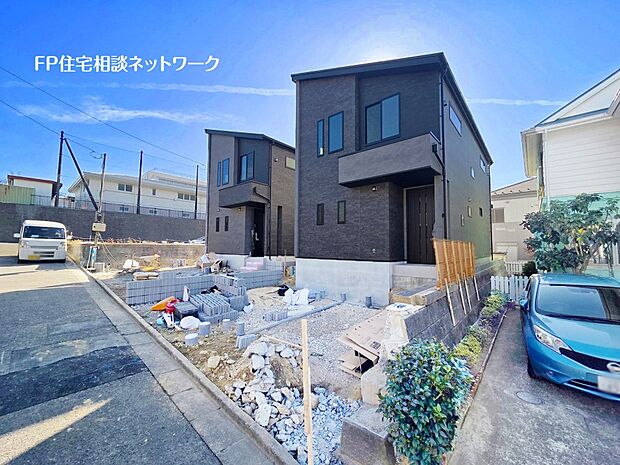 【類似外観同仕様】施工例のため分譲中の建物とは外壁、屋根開口部等の形状・仕様が異なります。