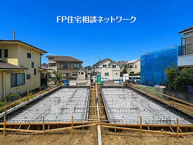 自然に包まれた穏やかな暮らしを実現するための、ゆとりある住環境が整っています。緑の潤いを感じながらホッと生活できそう。