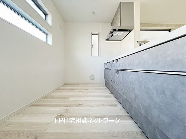毎日使うキッチンが綺麗で清潔ならお料理を作るのも楽しくなりますよね。機能性とデザイン性を兼ね備えた嬉しいキッチン。