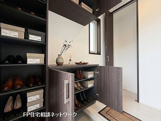 本画像の靴、小物、植物等はCGの配置イメージです。販売価格に靴、小物、植物等は含まれず、付帯しません。
