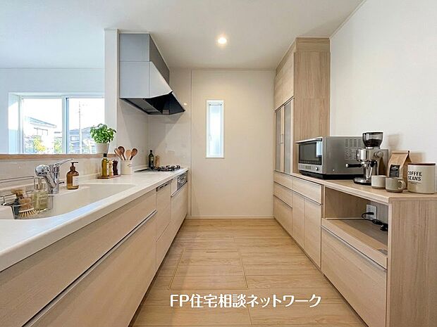 【キッチン】 本画像はAIがCGで家具を作成しており、実際の現地に家具は設置されておりません。また、販売価格に家具等は含まれておりません。