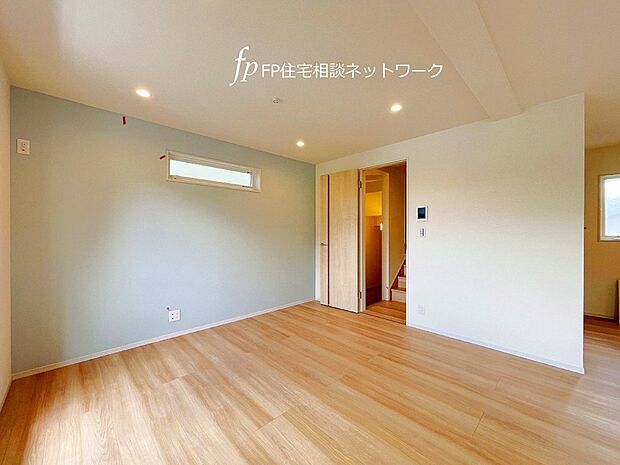 【リビング】大切な家族が集まるからこそこだわりたいLDK。休日はお陽さまの光をたっぷりと取り込めるぽかぽかリビングで過ごしませんか。