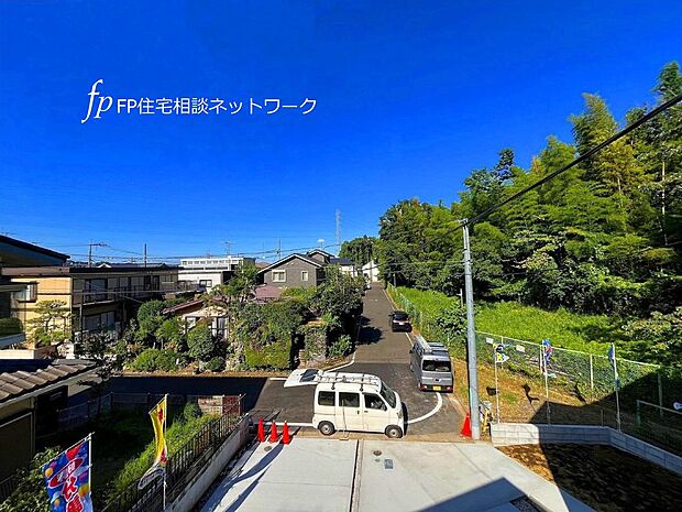 【住戸からの眺望写真】この窓からの眺望がすばらしい。視界に緑が見えるので癒される。さらに遮る建物がないので遠くを望めば知らぬ間にリラックス。