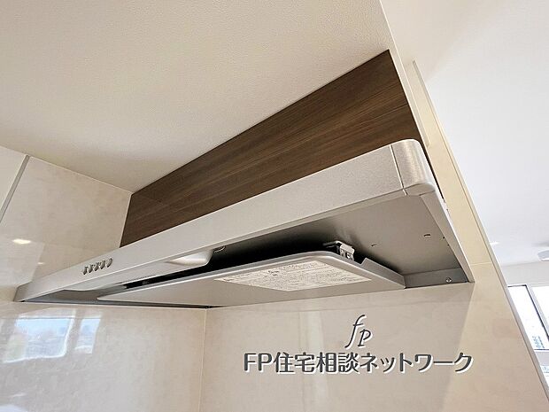 【換気扇】スリムな換気扇は、スタイリッシュな見た目からインテリアとしても人気があり、お掃除もしやすい最新型です。