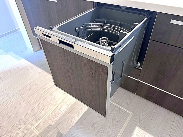 【食洗機】利用者が増えているのはメリットが多いから。時間の節約、手が荒れない、水道代の節約、高温度で洗うので油汚れもしっかり落とせる。まさに理想家電。