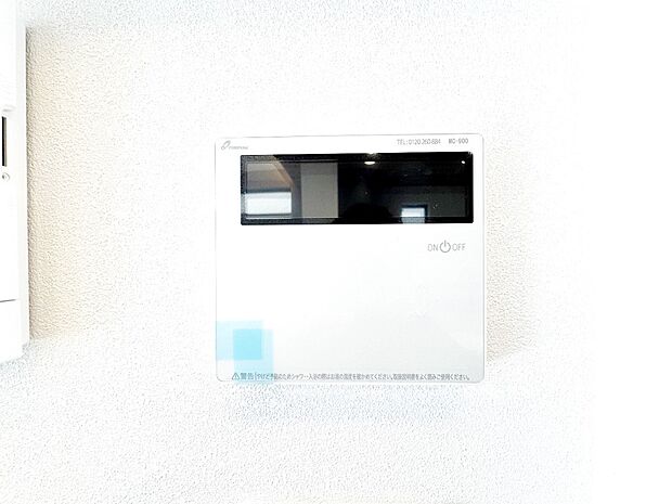 【フルオートバス】ワンタッチでお湯張りや保温が可能なフルオートバス。保温機能でいつでも快適に入浴が可能です。