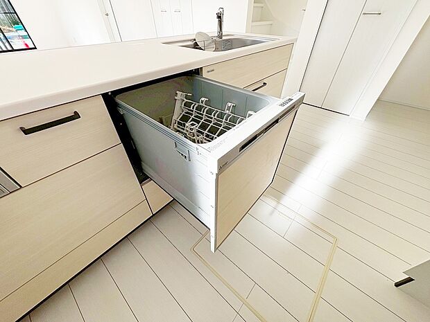 【食洗機　】利用者が増えているのはメリットが多いから。時間の節約、手が荒れない、水道代の節約、高温度で洗うので油汚れもしっかり落とせる。まさに理想家電。