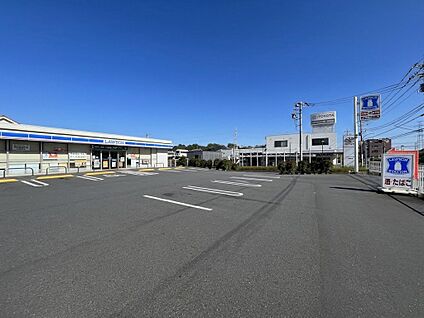 ローソン町田芝溝街道店 450m