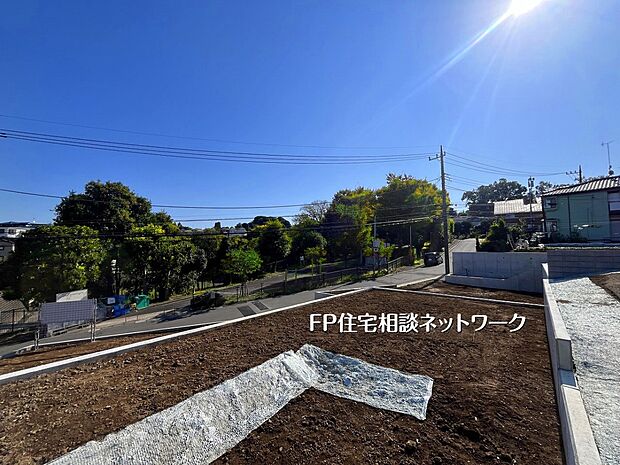 【現地外観写真】陽当たり良好で、緑豊かな住環境が魅力。