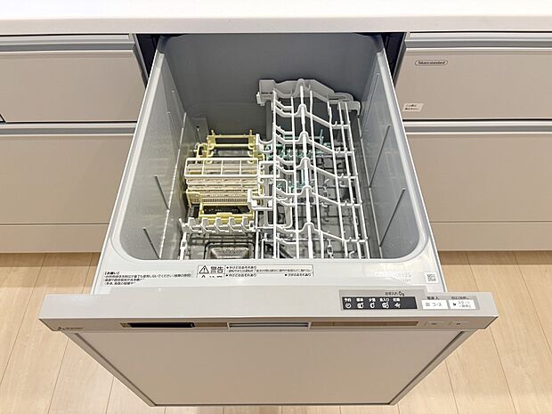 【食洗機】利用者が増えているのはメリットが多いから。時間の節約、手が荒れない、水道代の節約、高温度で洗うので油汚れもしっかり落とせる。まさに理想家電。