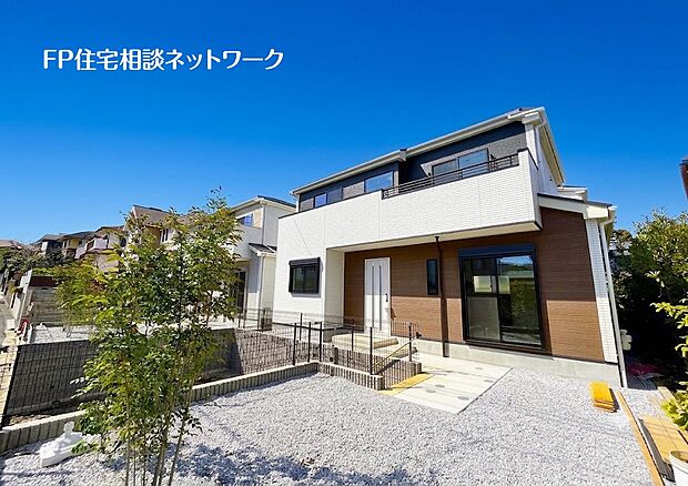 【その他】【類似外観同仕様】施工例のため分譲中の建物とは外壁、屋根開口部等の形状・仕様が異なります