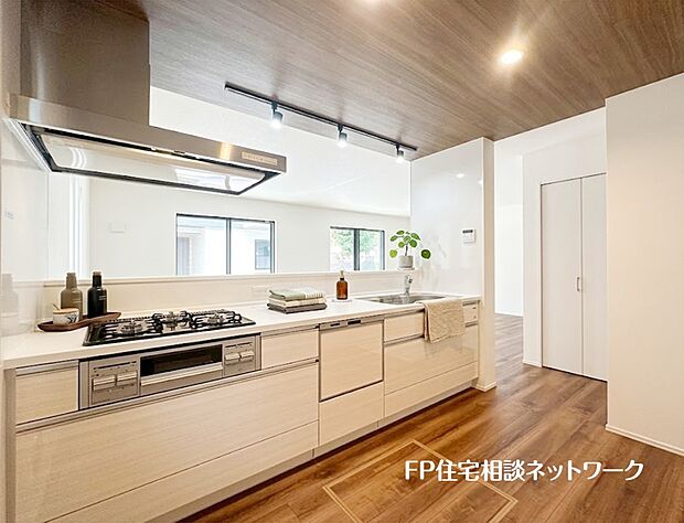【キッチン】【収納】本画像はAIがCGで家具・小物を作成しており、実際の現地に家具・小物は設置されておりません。また、販売価格に家具・小物等は含まれておりません。
