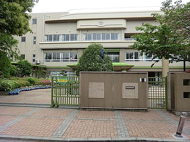井田小学校 (約550m)