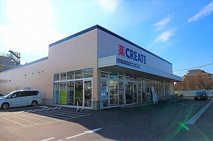 クリエイトＳ・Ｄ 川崎東有馬店　 600m(8分)