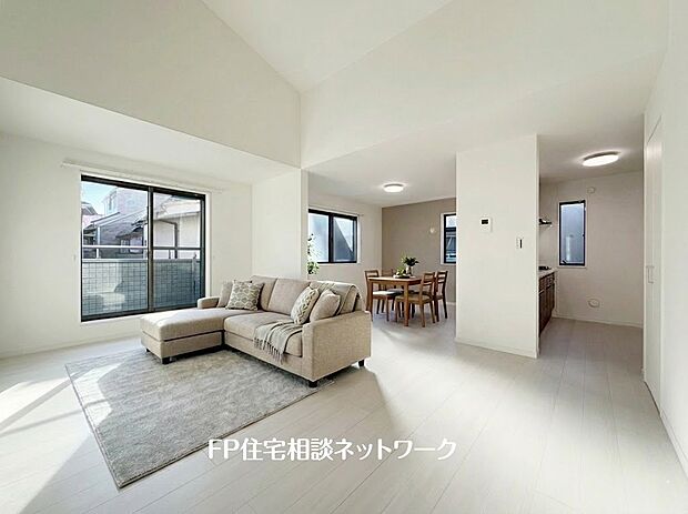 ■リビング■本画像はAIがCGで家具作成しており、実際の現地に家具は設置されておりません。また、販売価格に家具等は含まれておりません。