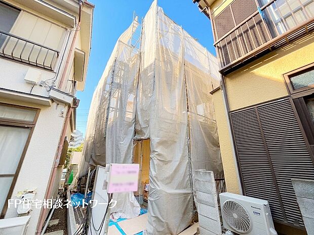 生活の中心となるリビングを2階に配置し、隣地との目線を外す設計を採用。プライバシーが守られた空間は、まさに家族だけの憩いの空間です。