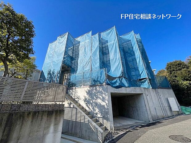 東急田園都市線「鷺沼」駅徒歩17分！閑静な住宅街に位置し、土地面積もゆとりの125m2以上お庭スペースも確保した2階建て住宅です。