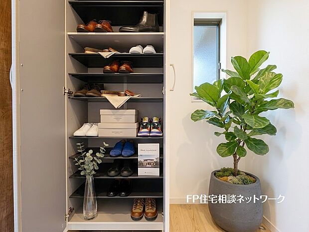 ■玄関■本画像はAIがCGで家具作成しており、実際の現地に家具は設置されておりません。また、販売価格に家具、小物等は含まれておりません。