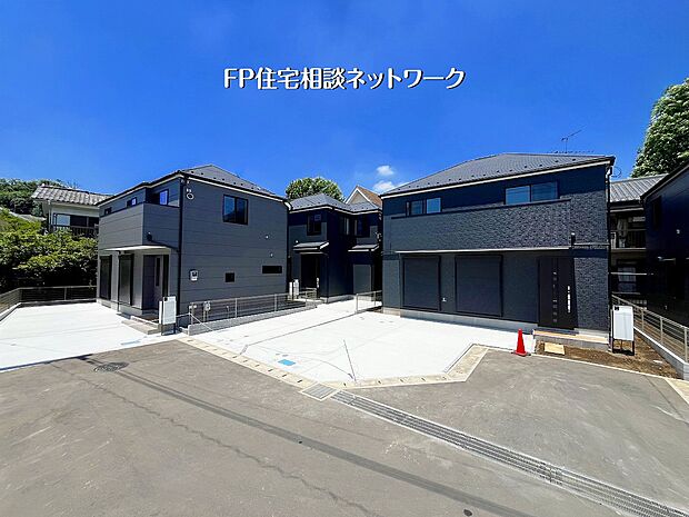 【類似外観同仕様】施工例のため分譲中の建物とは外壁、屋根開口部等の形状・仕様が異なります。