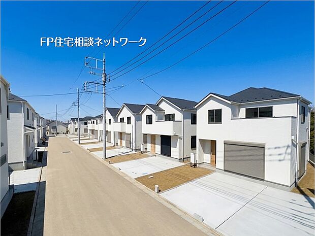 【類似外観同仕様】施工例のため分譲中の建物とは外壁、屋根開口部等の形状・仕様が異なります。