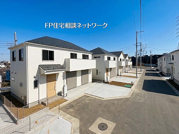 【類似外観同仕様】施工例のため分譲中の建物とは外壁、屋根開口部等の形状・仕様が異なります。