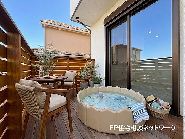 ■バルコニー■本画像はAIがCGで家具作成しており、実際の現地に家具は設置されておりません。また、販売価格に家具、小物等は含まれておりません。