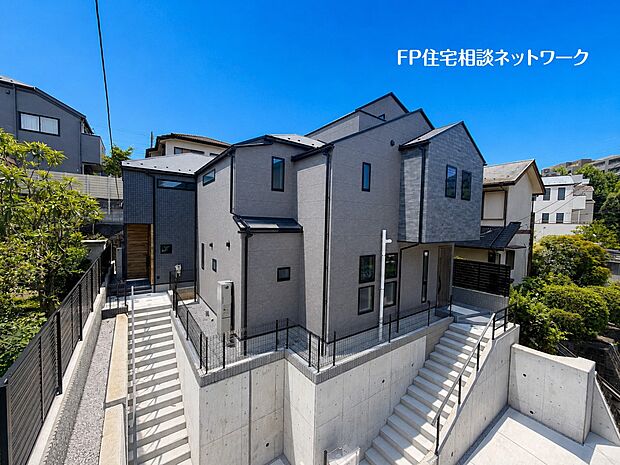 東急田園都市線沿線の閑静な住宅街に位置しており、区画整理された街並みは都会の中で静かな日常を送る事が出来ます。