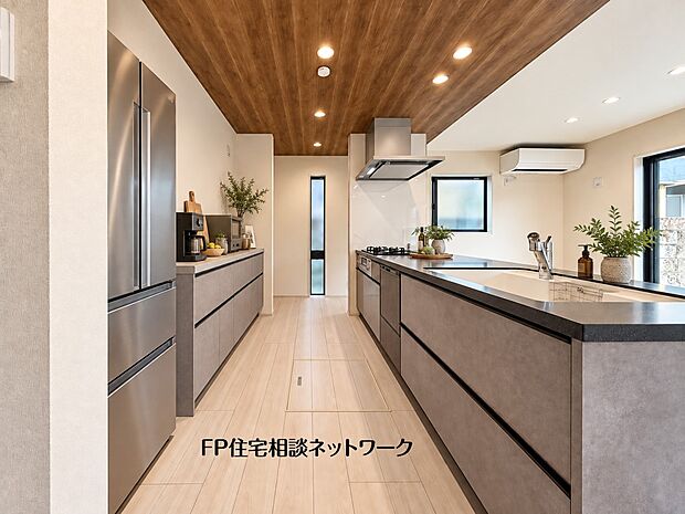 本画像の家具、家電、、カップボード、植栽等はCGの配置イメージです。販売価格にこれらは含まれません。