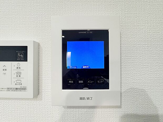 【TVモニター付きインターホン】モニター付インターホンが標準仕様です。戸建暮らしだと、集合住宅に比べ、より不安になりがちな防犯面、目で確認できるからあんしんです。