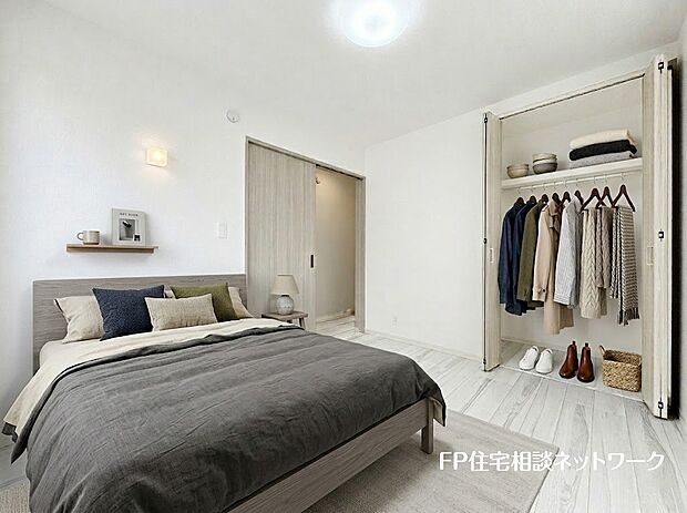 【洋室】■洋室■本画像はAIがCGで家具作成しており、実際の現地に家具は設置されておりません。また、販売価格に家具、小物等は含まれておりません。