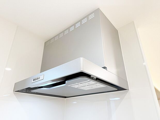 【換気扇】ステンレスの鈍い輝きが高級感を醸し出す換気扇。従来タイプよりも換気効果に優れ、フィルター交換もお掃除も容易になりました。