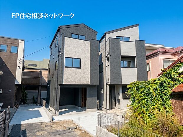 【その他】【類似外観同仕様】施工例のため分譲中の建物とは外壁、屋根開口部等の形状・仕様が異なります。