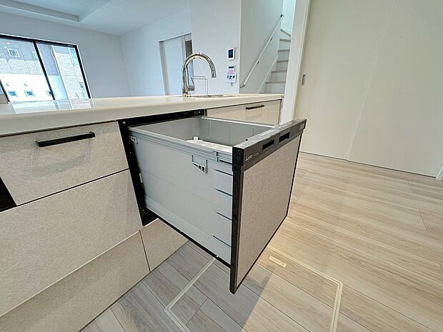 【食洗機】利用者が増えているのはメリットが多いから。時間の節約、手が荒れない、水道代の節約、高温度で洗うので油汚れもしっかり落とせる。まさに理想家電。