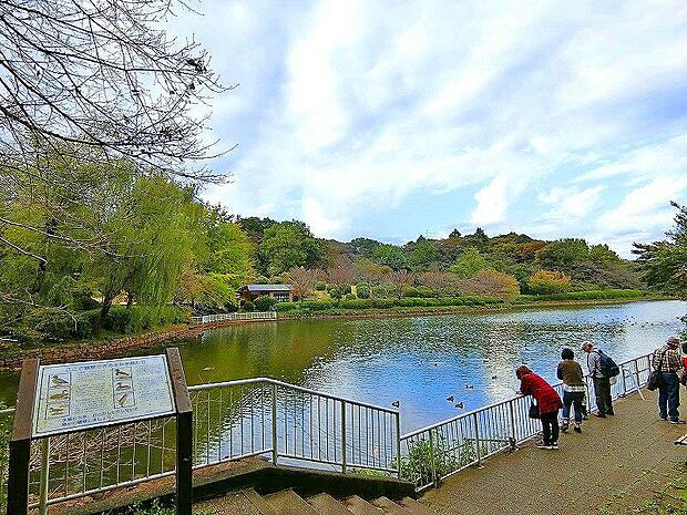 三ツ池公園(約1,700m)