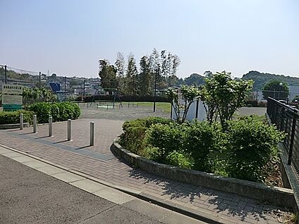 東有馬植木の里公園 1000m(13分)