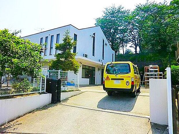 百合丘めぐみ幼稚園　（約700m）