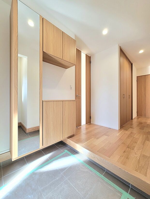 【玄関】土間収納つきの玄関!シューズボックスもありご家族全員の靴も収納できます。