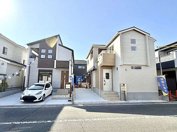 外観写真　左:（4）号棟　右:（3）号棟　2025年11月撮影　