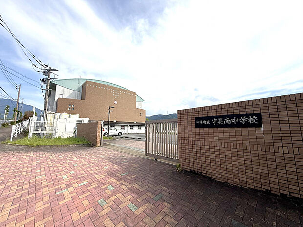 宇美町立宇美南中学校（約555m）