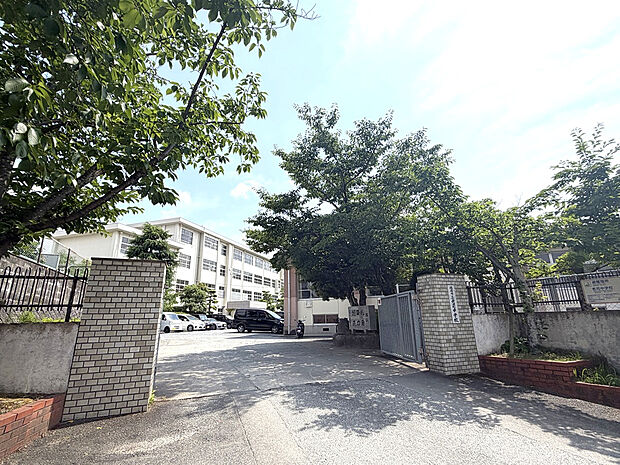 福岡市立老司中学校（約1,203m）
