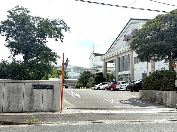 朝倉市立立石小学校(約443m)