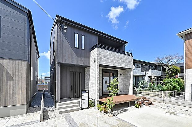 【現地外観写真】4号棟(4LDK+2WIC+パントリー+シューズクローク+タタミコーナー+オープンキッチン +ウッドデッキ+リビング階段)