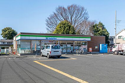 ファミリーマートさいたま蓮沼店 220m