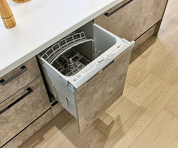 【その他画像】【深型食器洗い乾燥機】大容量の深型タイプで6人分の食器やカトラリーもまとめて洗浄。カウンター上はいつもすっきりで、手洗いの手間が減り、家族との時間をもっと大切にできます。※画像は建築事例です。販売中の
